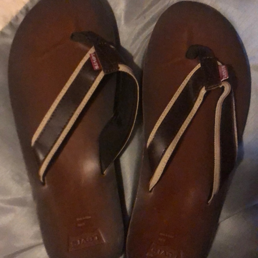 Leather flip flops